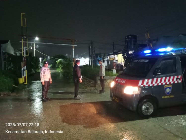 Peorsonil Polsek Balaraja Melaksanakan Rutinitas Patroli Dialogis & Pemantauan Debit Air di Wilayah 