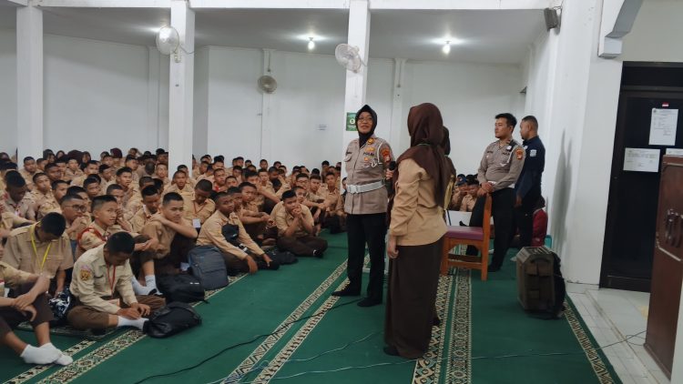 Sosialisasi Operasi Patuh Jaya 2025, Satlantas Polres Metro Bekasi Kota Beri Pembekalan di SMKN 6