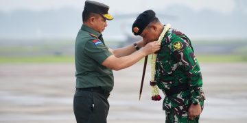 Bangga dan Haru, Kasad Dampingi Panglima TNI Sambut Kepulangan Kontingen Bastille Day