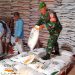 Babinsa Kel. Larangan Monitoring Rebagging Beras Medium di Gudang Bulog untuk Program Bantuan Pangan 2025