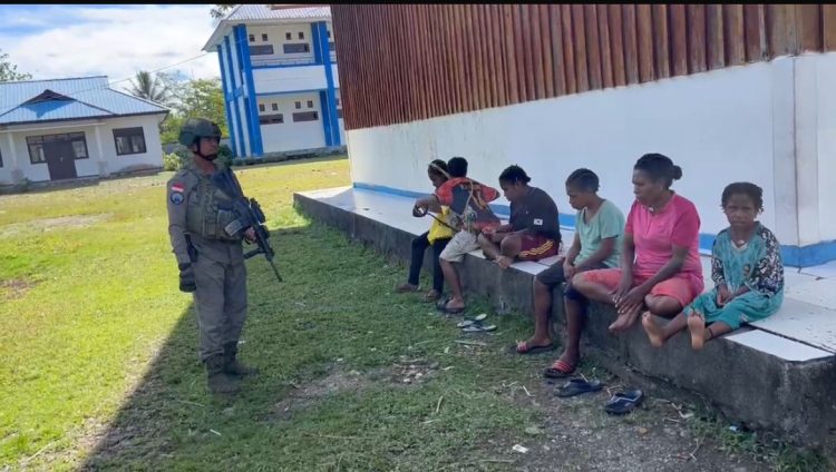 Satgas Ops Damai Cartenz Gelar Patroli Humanis di Yahukimo
