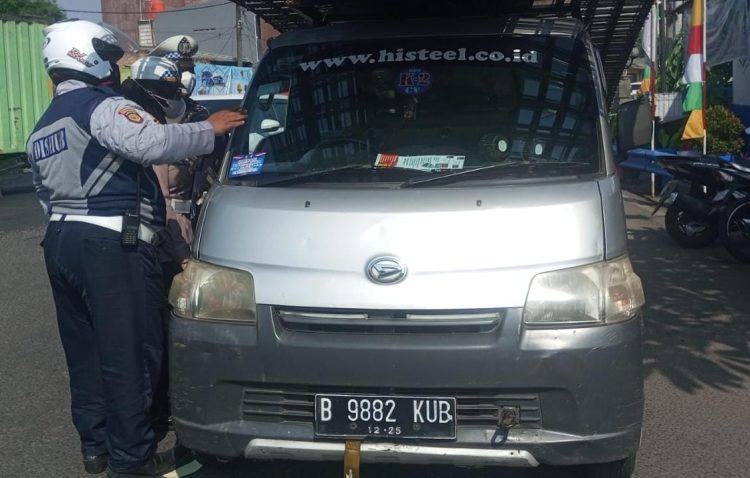 Operasi Patuh Jaya 2025: Polsek Jatiasih Gencarkan Edukasi Humanis di Jalan Raya