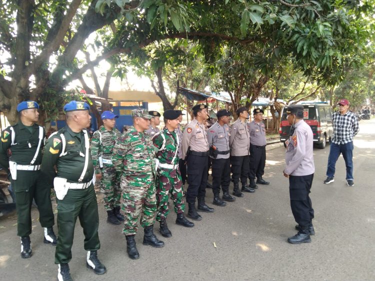 Babinsa dan Bhabinkamtibmas Bersinergi Lakukan Monitoring, Penataan dan Pemberdayaan PKL di Kawasan Stadion Bima.