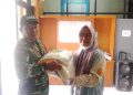 Babinsa Kel. Kesepuhan Laksanakan Monitoring dan Pendampingan Distribusi Beras Bantuan Pangan