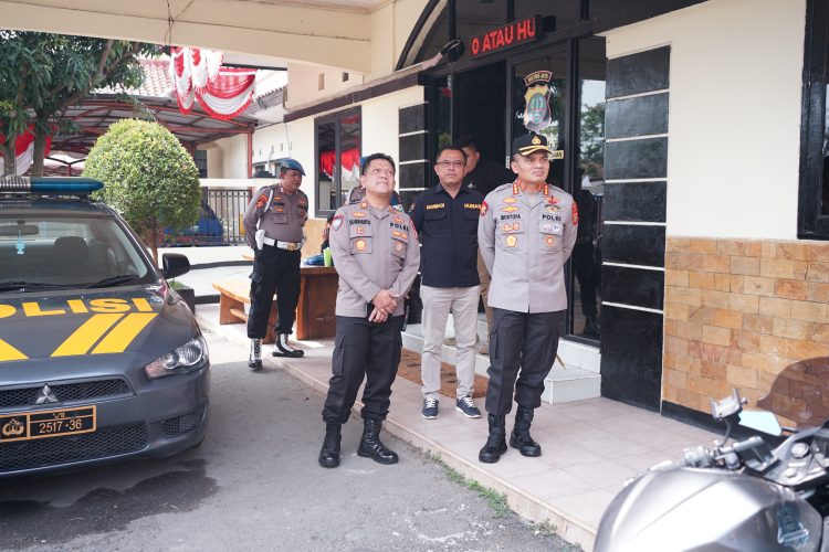 Kapolres Metro Bekasi Beri Arahan Tegas di Polsek Cikarang Timur : Tingkatkan Kinerja dan Pelayanan Publik