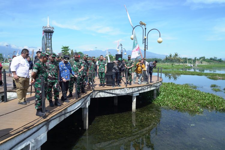 Jadi Inisiator Gerakan Pembersihan Situ Bagendit, TNI AD Libatkan Seluruh Komponen Bangsa