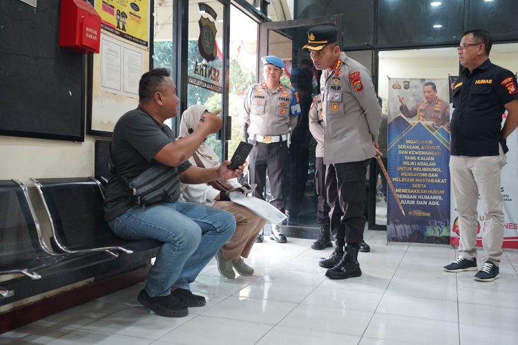 Kapolres Metro Bekasi Beri Arahan Tegas di Polsek Cikarang Timur : Tingkatkan Kinerja dan Pelayanan Publik