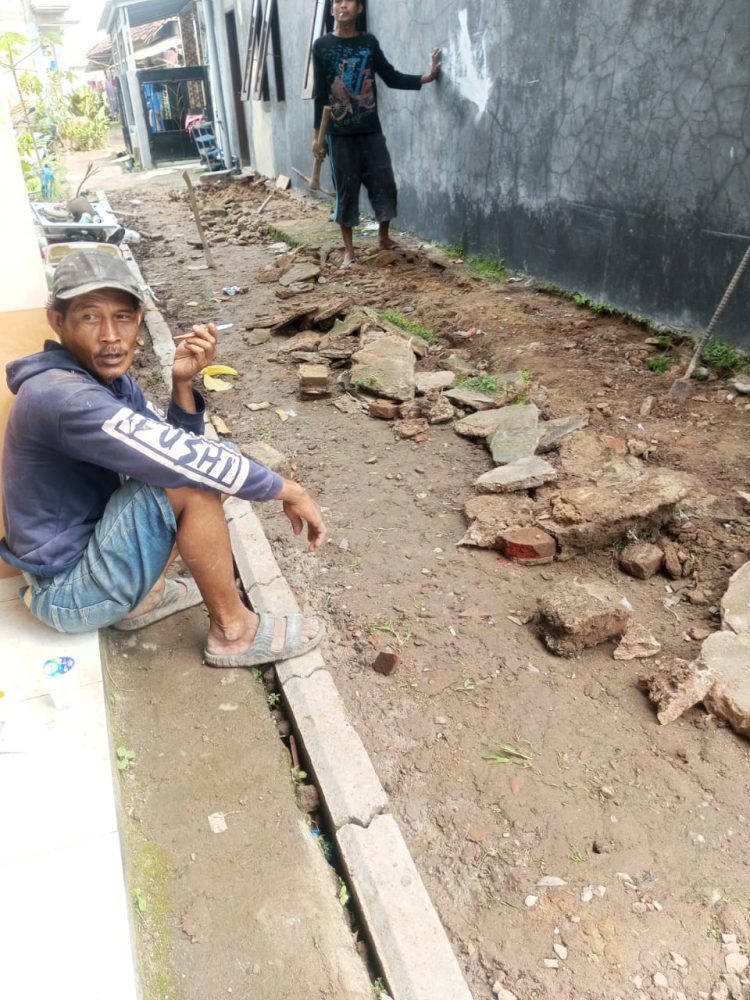 Proyek Paping Block Di Duga Proyek Siluman Di Munjul Kecamatan Solear Tangerang Banten Jalan H Mohamad Radi No 30 RT 03/02 