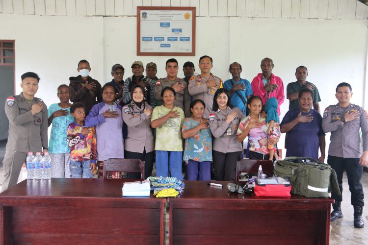 Tokoh Masyarakat Kampung Ansudu, Apresiasi Satgas Ops Damai Cartenz Gelar Bakti Kesehatan Gratis bagi Lansia.