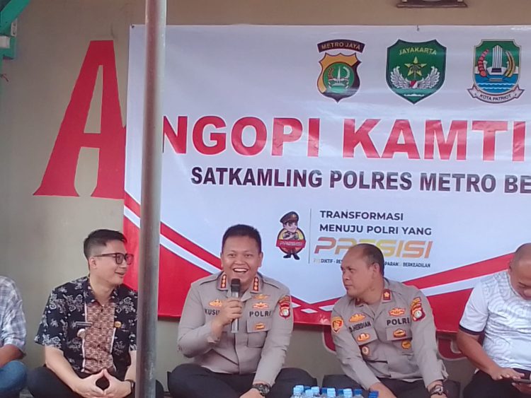 Ngopi Kamtibmas, Kapolres Metro Bekasi Kota Turun Langsung Temui Warga Slum Area Kayuringin Jaya