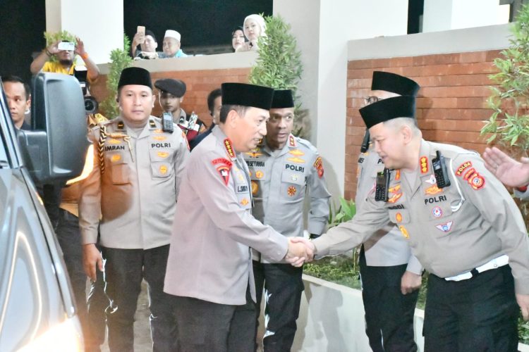 Kapolri Hadiri Haul Ponpes Buntet Pesantren Cirebon, Sebut Polri-Ulama Saling Melengkapi dalam Menjaga Persatuan dan Kesatuan Bangsa