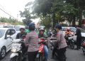 Sambut Hari Kemerdekaan RI, Brimob Polda Metro Jaya Bagikan 5.000 Bendera Merah Putih di Tiga Titik Strategis Jakarta Pusat