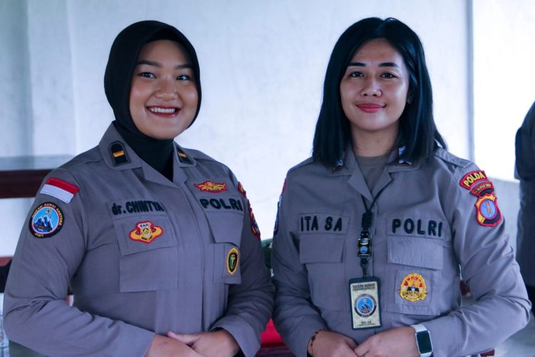 Dari Pantai Timur Papua, Dua Srikandi Polri Hadir Membawa Harapan