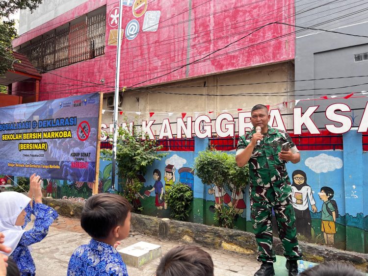 Babinsa Harjamukti Sosialisasikan Bahaya Narkoba Sejak Dini kepada Siswa SD Kanggraksan