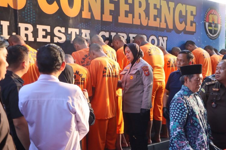 Polresta Cirebon Ungkap 16 Kasus Narkoba dan Obat Ilegal, 20 Tersangka Diamankan