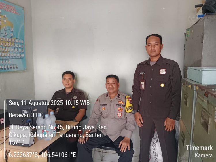 Bhabinkamtibmas Desa Bitung Jaya Sambang ke PT Torabika Eka Semesta, Ajak Jalin Komunikasi dan Ciptakan Kamtibmas Kondusif