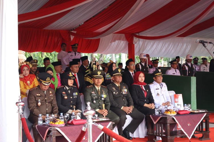 Komandan Kodim 0620/Kab. Cirebon Letkol Inf Mukhammad Yusron, S. A.P Hadiri Upacara HUT ke-80 Republik Indonesia