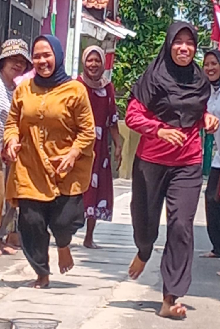 Warga RT.01/07Jalan Manunggal Maruya Selatan Melaksanakan Perlombaan Memperingati HUT RI KE 80.