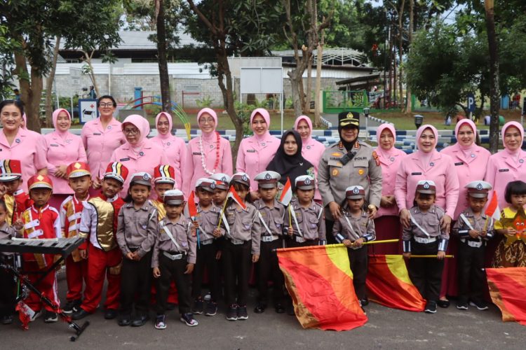 Ketua Bhayangkari Daerah Jawa Barat Lakukan Kunjungan Kerja ke Aspol Kaliwadas Polresta Cirebon