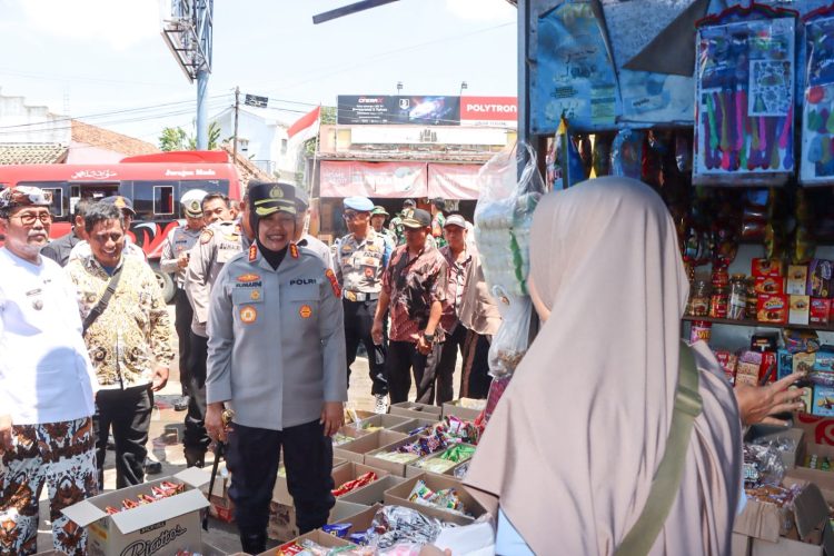 Forkopimda Kabupaten Cirebon Tinjau dan Sosialisasikan Relokasi Pedagang Pasar Jungjang ke Pasar Darurat Baru