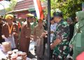 Kemurahan Hati Seorang Kasdam IV/Diponegoro, Borong Hasil UMKM Dan Dibagikan Kepada Veteran, Linmas dan Masyarakat Yang Hadir Upacara TMMD