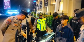 Polsek Cikupa Gelar Patroli Malam di Gerbang Citra Raya, Antisipasi Gangguan Kamtibmas