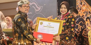 Kapolresta Cirebon Raih Penghargaan Mitra Kerja Inspiratif Pembinaan dan Pengawasan Kepada Wajib Pajak Daerah   