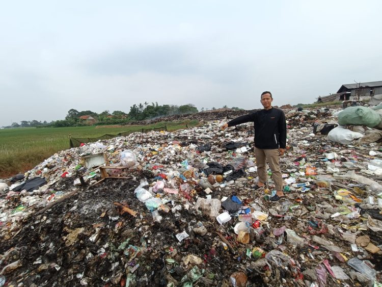 Warga Keluhkan Aktivitas Pembakaran Sampah, Polsek Mauk Datangi Lokasi