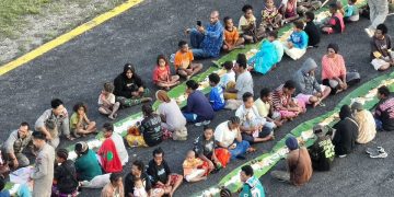 Satgas Ops Damai Cartenz Gelar Makan Bersama Warga di Kiwirok Hadirkan Senyum dan Kebahagiaan