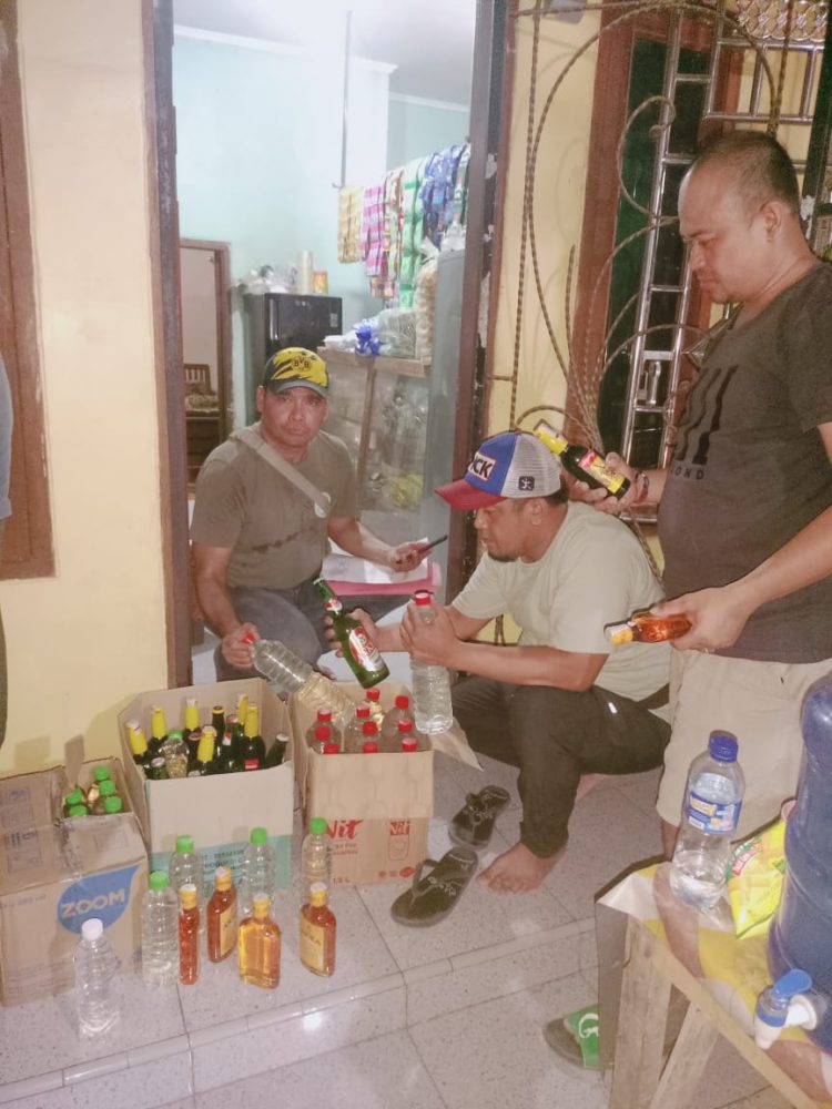 Polresta Cirebon Sita Ratusan Botol Miras Hasil Razia Pekat