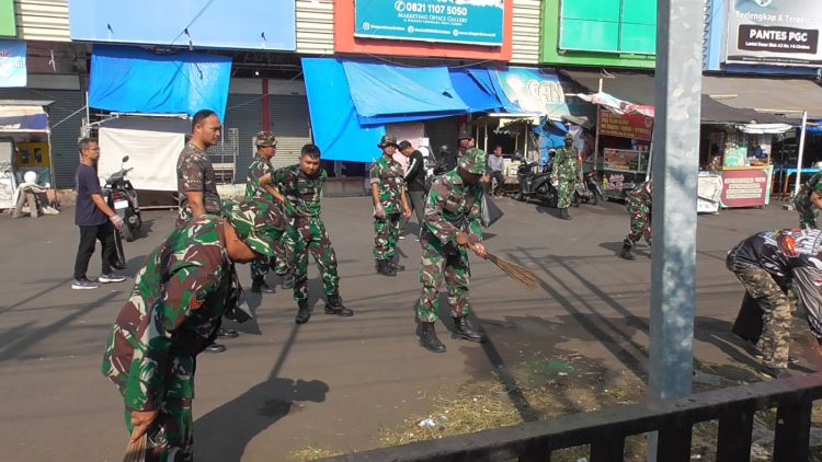 Kodim 0614/Kota Cirebon Gelar Bhakti Teritorial Prima Bersih-Bersih Pasar.