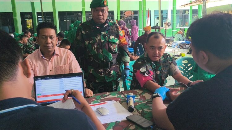 Kodim 0620/Kabupaten Cirebon Gelar Donor Darah dan Pembagian Sembako dalam Rangka HUT TNI ke-80