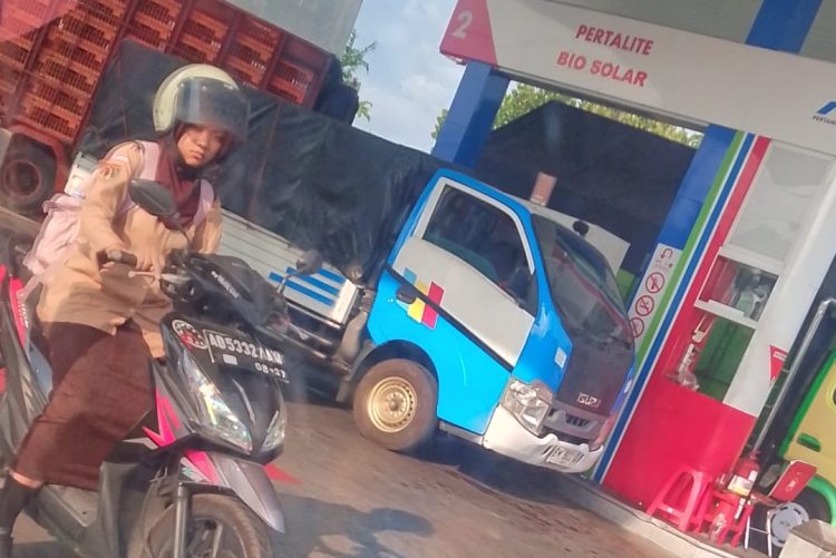 Lapor bapak kapolri SPBU 44.573.18 Sudi Moro jadi sarang mafia solar polres Boyolali tutup mata