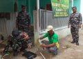Personel TNI dan Warga Laksanakan Perehaban Mushola Nurul Amaliah dalam Rangka HUT ke-80 TNI