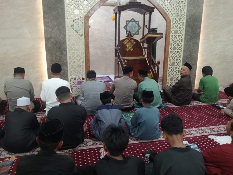 Shubuh Keliling Polsek Balaraja Polresta Tangerang Dalam Mempererat Silaturahmi Antara Polri & Ulama di Masjid Al Falah Desa Talagasari 