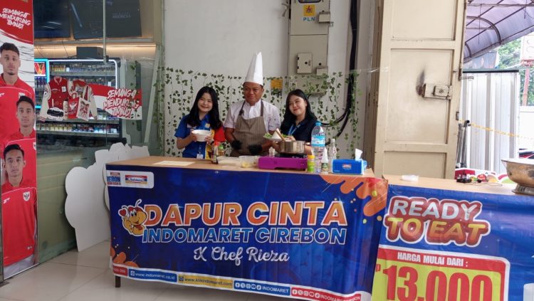 “Semangkuk Sup, Sejuta Cinta: Dapur Cinta Dan Chef Rieza untuk Nenek Tasmi”