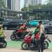 Dit Samapta Polda Metro Jaya Bagikan Makan Siang untuk Masyarakat di Depan Pintu Jagatama