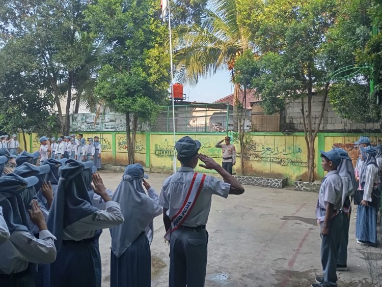 Kapolsek Tigaraksa Menjadi Pembina Upacara di SMKS AL-HUSNA, Sampaikan Pesan Moral dan Kamtibmas kepada Pelajar