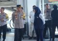 Kapolres Metro Bekasi Pimpin Pengecekan Pengamanan Penyekatan Massa di Stasiun KA Cikarang