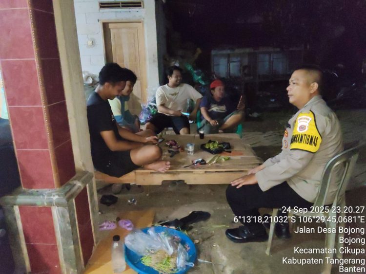 Bripka Reza Fajar A Sambangi Rumah Warga Bojong, Ajak Jaga Kamtibmas