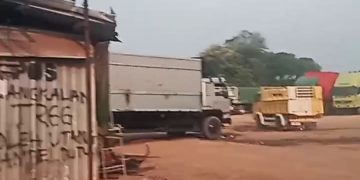 Virall gudang Solar Ilegal di Kendal Beroperasi Terang-terangan,tanpa ada penindakan polres Kendal ada apa ?