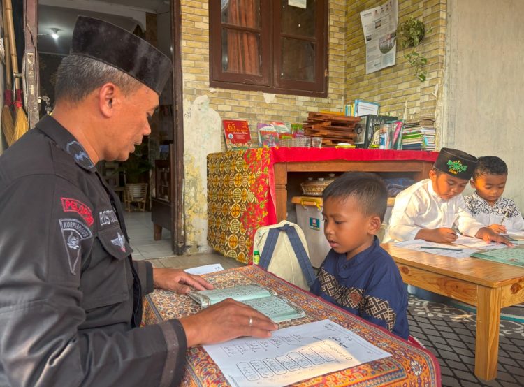 Aipda Ristomo, Anggota Brimob yang Mengabdikan Hati dengan Mendirikan TPA Gratis di Gunung Sindur