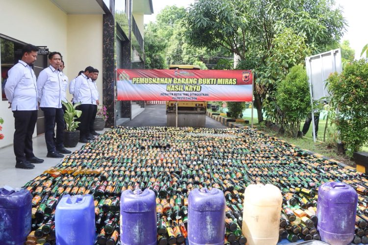 Polresta Cirebon Musnahkan Miras Berbagai Merek dan Knalpot Tidak Sesuai Spesifikasi Teknis