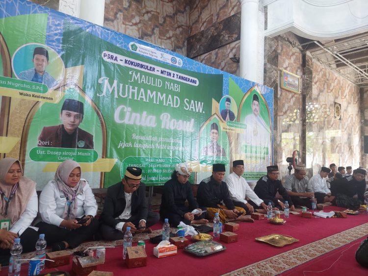 Polsek Tigaraksa menghadiri peringatan Maulid Nabi Muhammad SAW yang di gelar oleh MTSN 2 Tangerang di Masjid Ismatul Hasanah