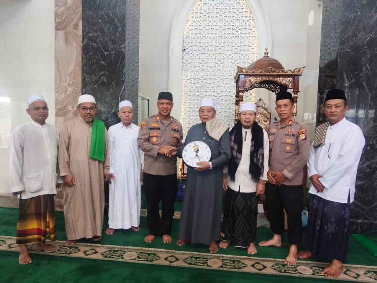 Jumat Keliling, Kapolsek Bekasi Barat Ajak Warga Giatkan Siskamling