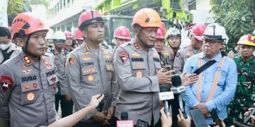 Kapolda Jatim Tinjau Evakuasi Korban Robohnya Bangunan Ponpes Al Khoziny di Sidoarjo