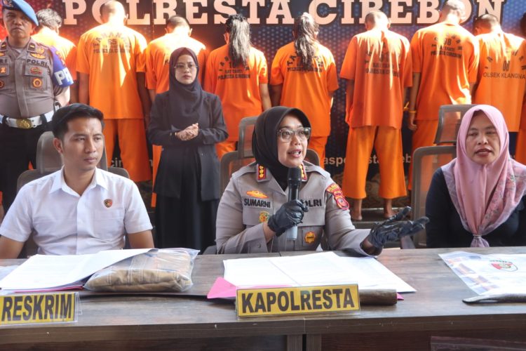 Satreskrim Polresta Cirebon Ungkap 17 Kasus Kriminal, 18 Tersangka dan Puluhan Barang Bukti Diamankan