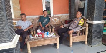 Sambang Tokoh Masyarakat Anggota Bhabinkamtibmas Polsek Balaraja Polresta Tangerang Mempererat Silaturahmi Kepada Masyarakat Desa Kaliasin 