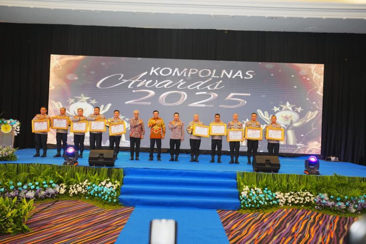 Kapolri Hadiri Kompolnas Award: Polri Tak Antikritik, Komitmen Terus Perbaiki Diri! 