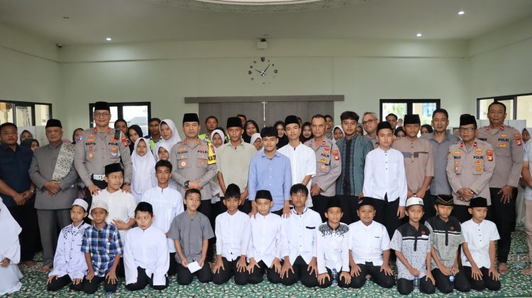 Polres Metro Tangerang Kota Gelar Binrohtal dan Santunan Anak Yatim di Masjid Al-Fattah Tangerang Kota